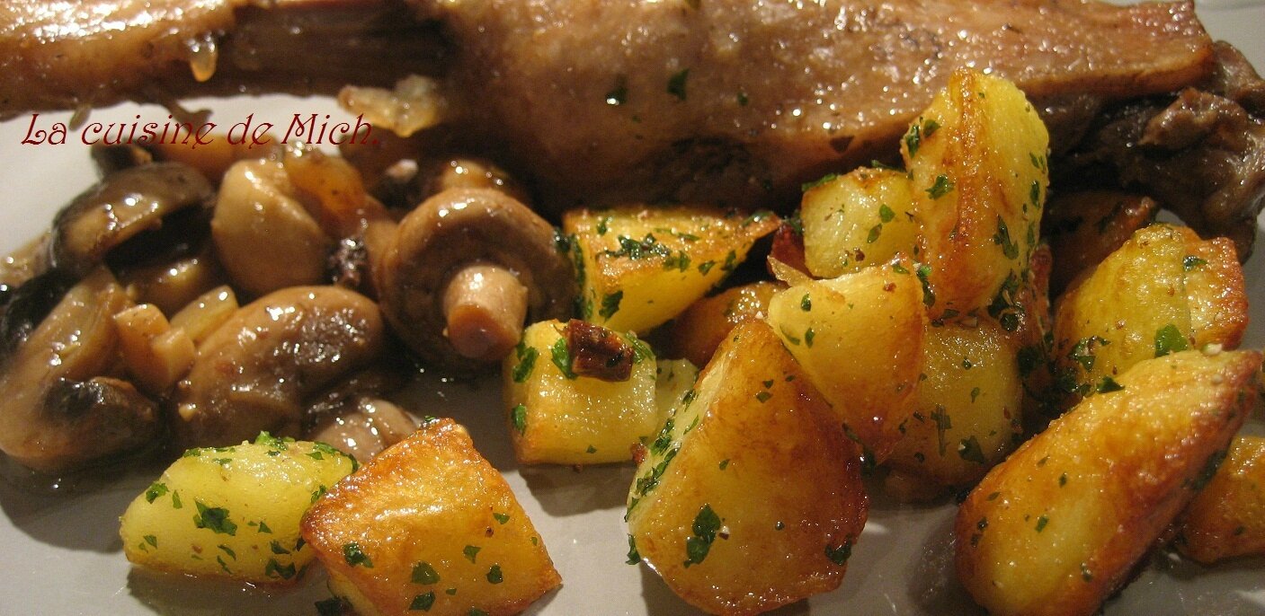 Cuisses de canard aux pommes de terre confites : Recette de Cuisses de  canard aux pommes de terre confites