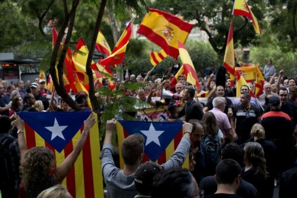 Que se passe-t-il en Catalogne ? Manifestants pro Espagne
