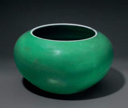 18th Century Chinese Qing Dynasty Green Crackle Glazed Bowl 18th Century Chinese Qing Dynasty Green Crackle Glazed Bowl