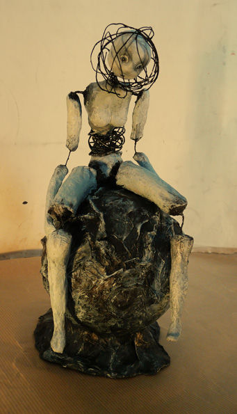 Personnages en papier mâché 42130292