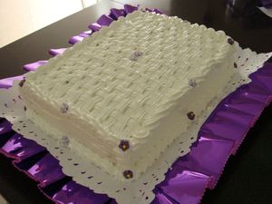 Biscochuelo_vainilla_con_mousse_de_chocolate_crema_chantilly_con_duraznos_y_merengue_suizo_2