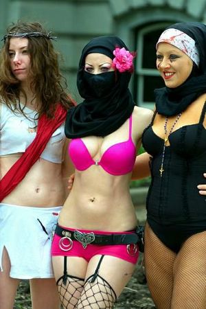 slutwalk-a-londres-un-lacher-de-salopes-slutwalk-londres-lacher-salopes