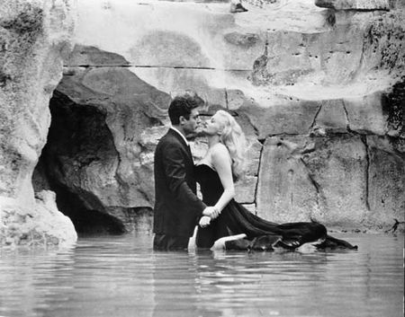 www_unique_screenwriting_com_fellini_la_dolce_vita_jpg