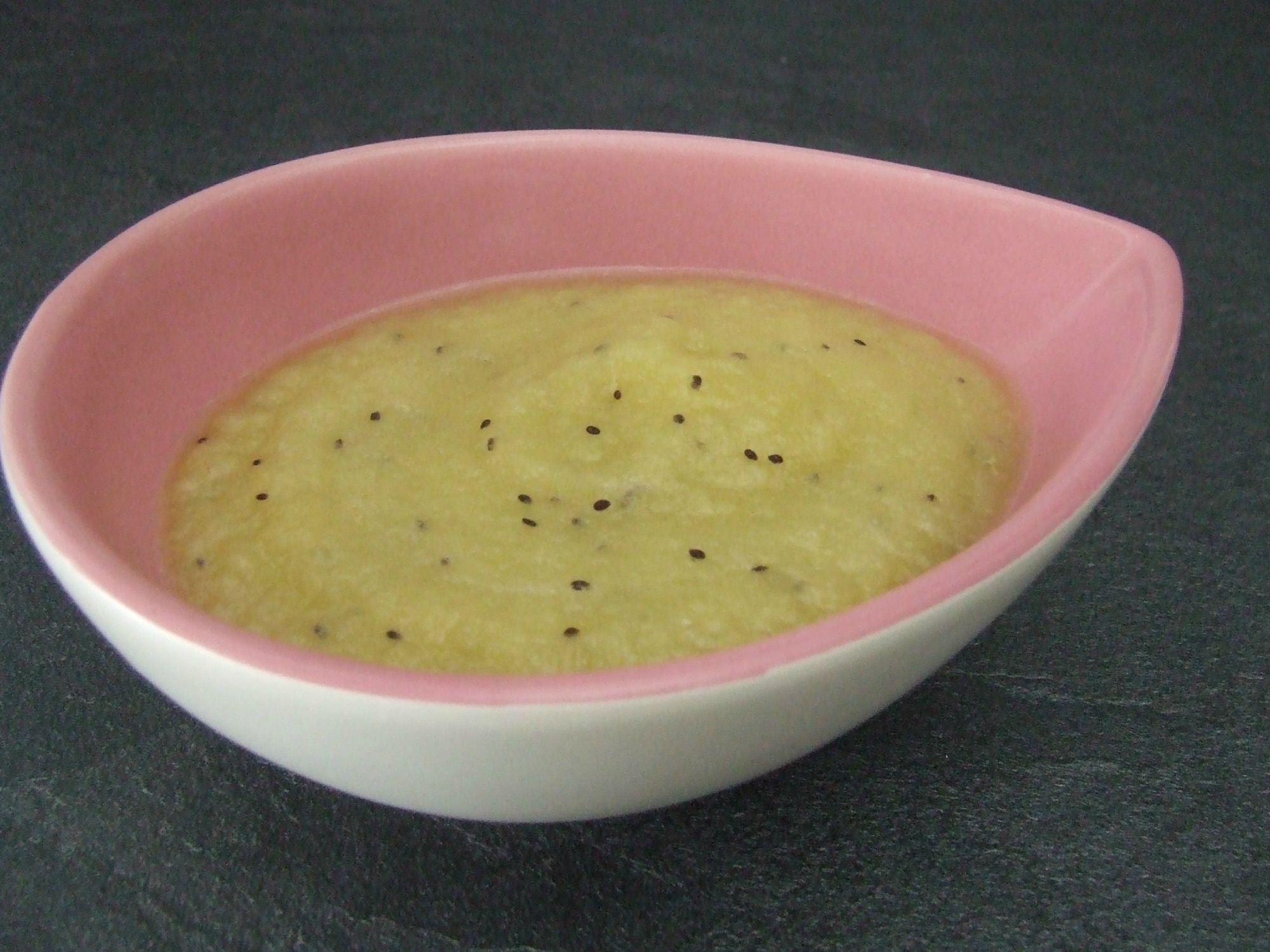 Compote pommes kiwis au micro ondes Tupperware et moi ( Hélène! )