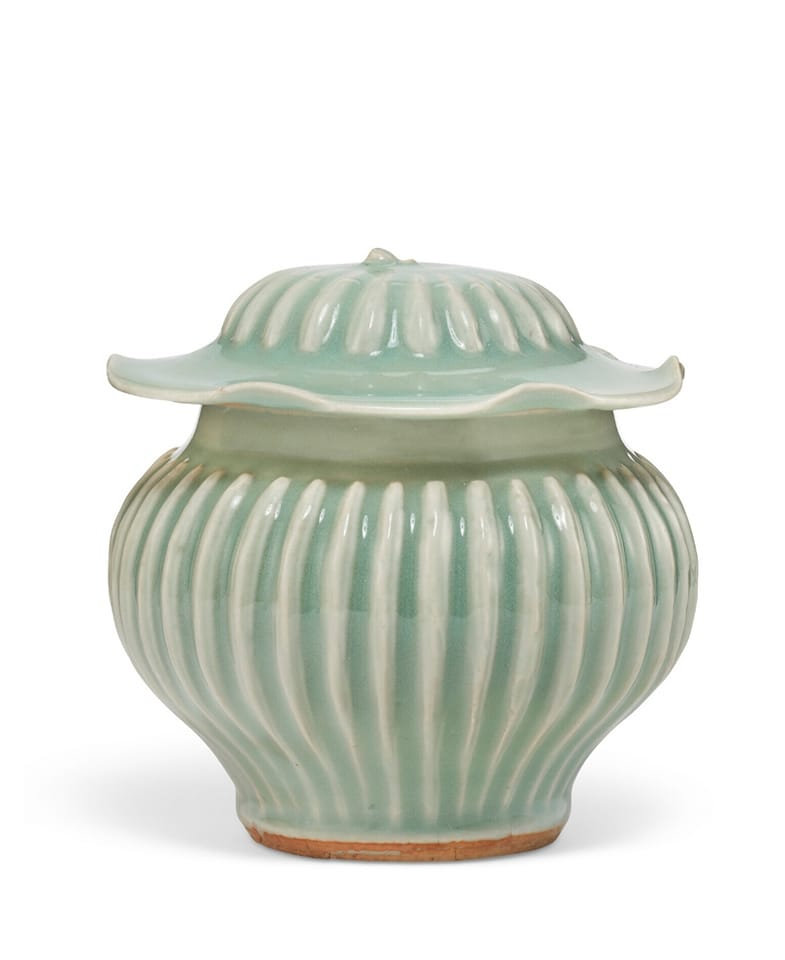 カエルの唄 西洋陶磁器 工芸品 A small Longquan celadon jar and cover, Southern Song-Yuan