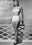 1948_ec_young_model_bikini_white0160
