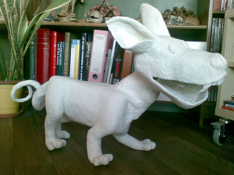 Nouvelle dans le papier maché 60999958