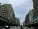 avenue_far