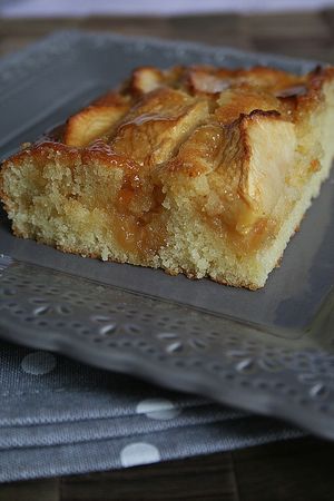 Gâteau à la semoule et à la pomme Gâteau à la semoule et à la pomme