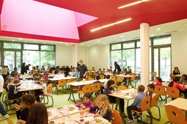 Cantines : la justice annule la fin des menus sans porc à Chalon-sur-Saône Cantine école