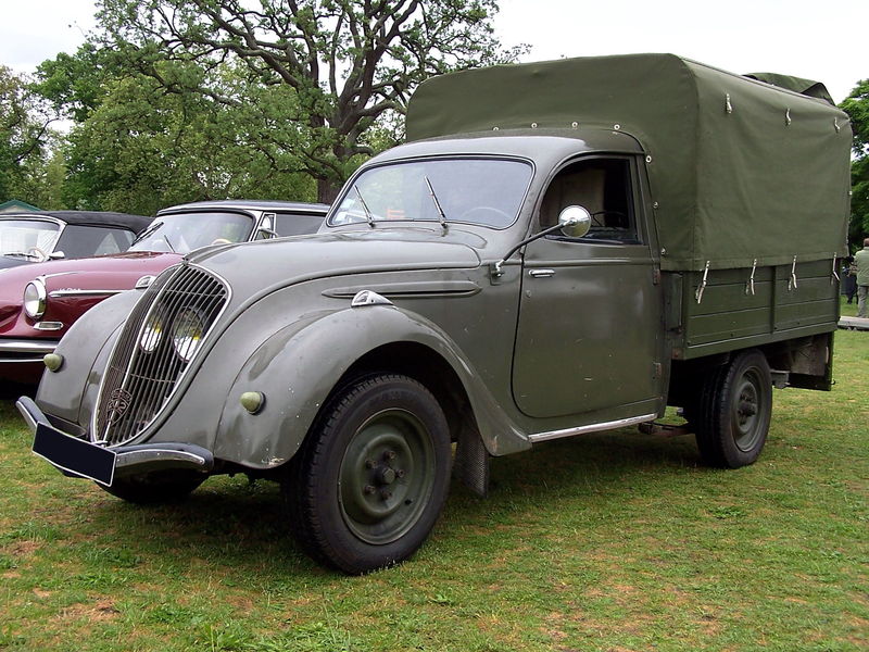 PEUGEOT 202 Pickup Bache Exposition de voitures anciennes du Vesinet en 2009