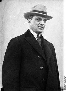 300px-Bundesarchiv_Bild_102-00176,_Owen_D