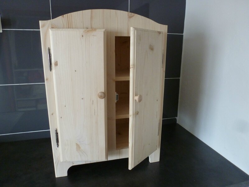 armoire poupee - 110 €