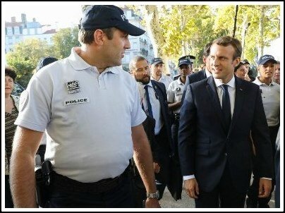 Lyon retient son souffle : un ange passe… Macron Lyon