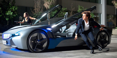 Paula Patton, Tom Cruise et la BMW i8 dans Mission Impossible 4