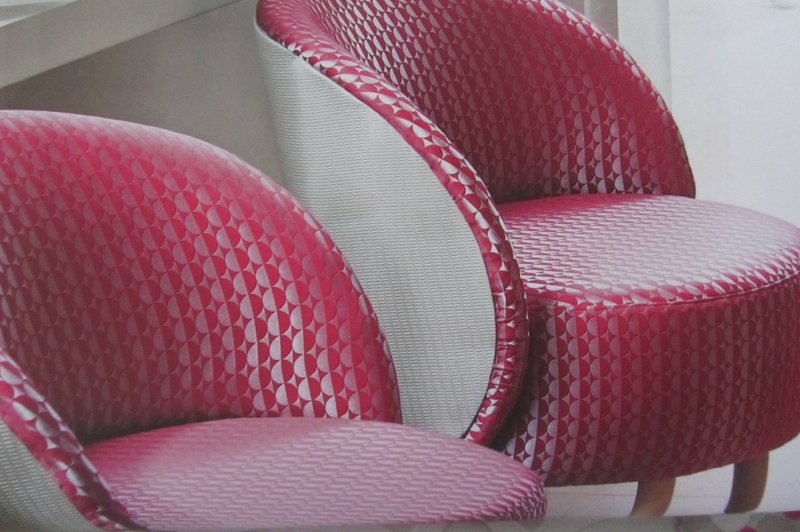 un fauteuil en connect rose