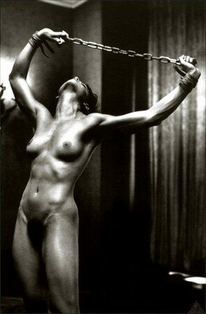 Unchained_nude_by_Helmut_Newton