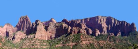 Kolob_Canyons_midway_through_Kolob_Canyons_Road