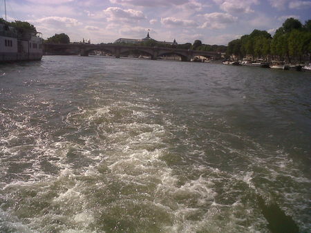Visit Paris by boat - Bateaux Mouche ®Esther a Paris