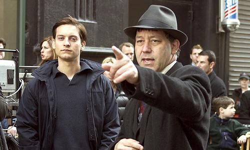 Tobey Maguire et Sam Raimi sur le tournage de Spider-Man 2