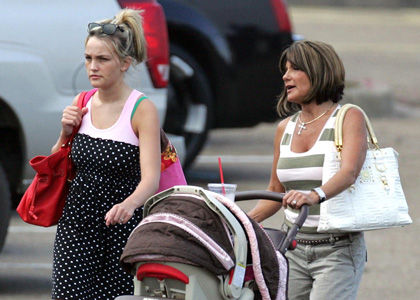 jamie_lynn_spears_baby_mom_shop