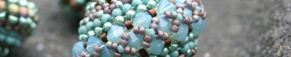 bijoux en perles et cristaux