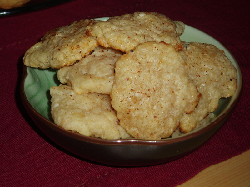 Sablés au parmesan et piment d'espelette 44614952