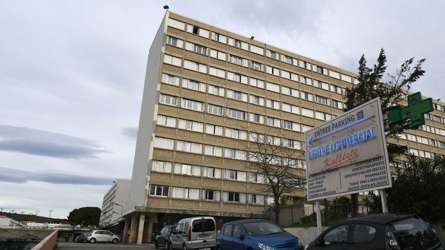 Marseille : une barre d'immeuble transformée en camp de migrants Marseille Parc Kalliste