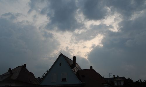 39448221_m.jpg