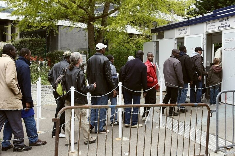 Macron ne peut pas être à la hauteur des enjeux de l'immigration Immigrés-prefecture-de-nanterre
