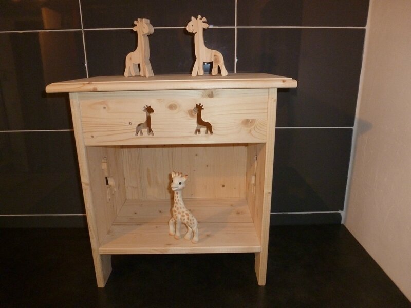 chevet enfant motif girafe - 80 € -