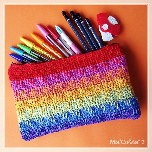 Trousse Arc-en-ciel au crochet