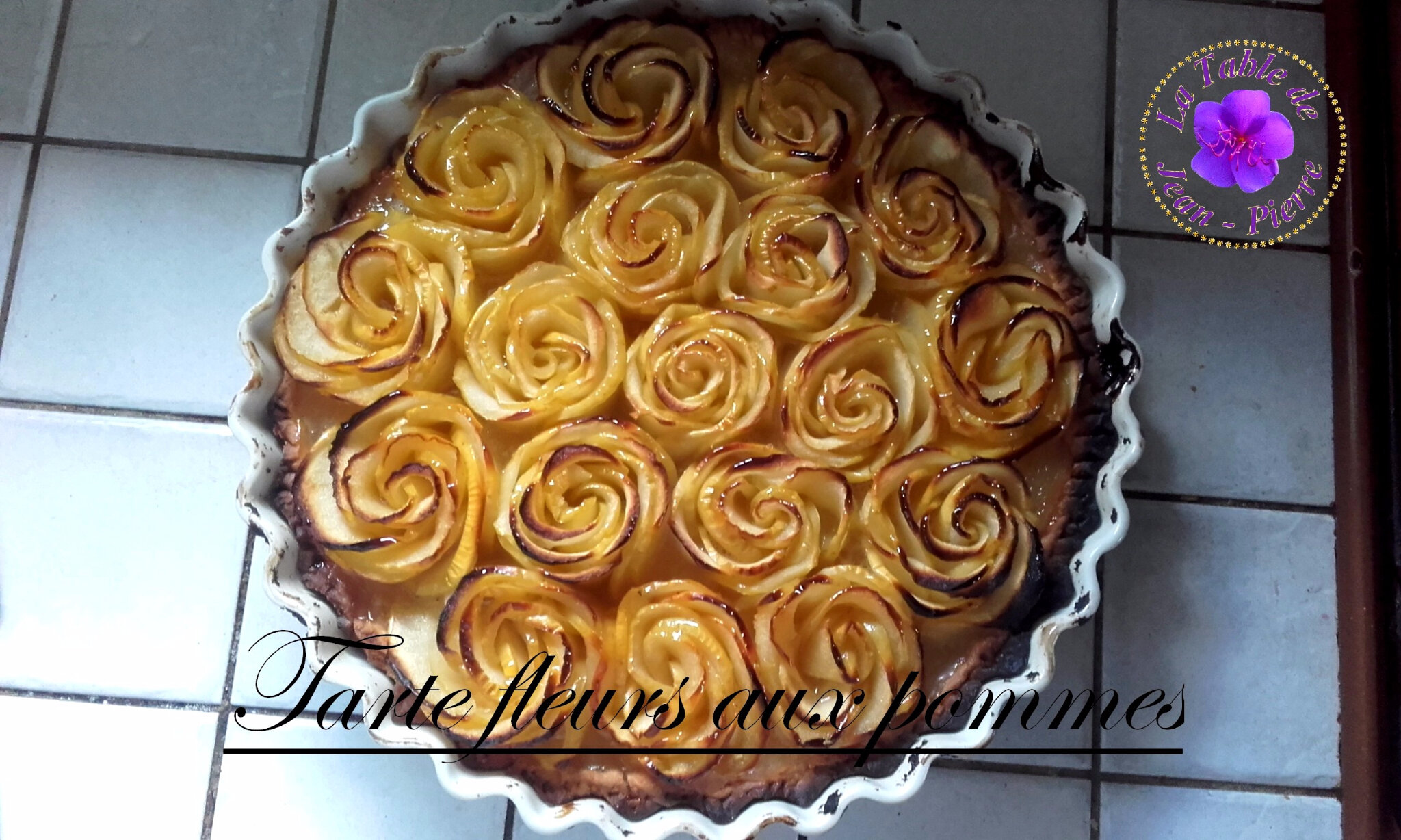 tarte aux pommes aux fleurs cuite au four