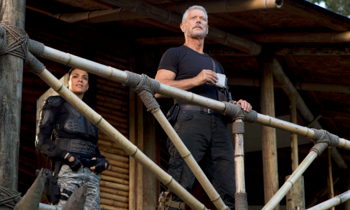 Stephen Lang à gauche