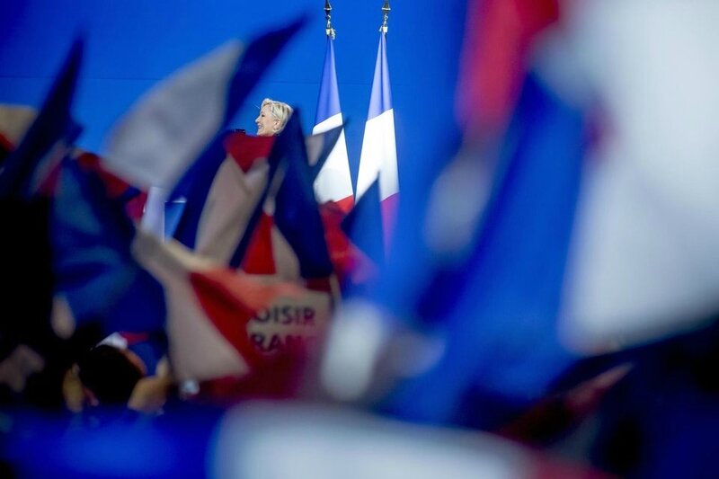 Un FN menaçant ? Un FN bien vivant ! Meeting du FN