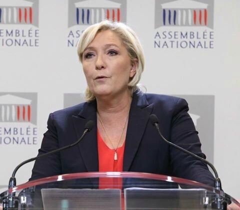 Affaire Théo : Marine Le Pen dénonce “une immense Fake News pour salir la police française” Marine Assemnblée nationale oct