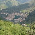 LE VIEUX VILLAGE DE PIGNA EN FOND DE VALLEE
