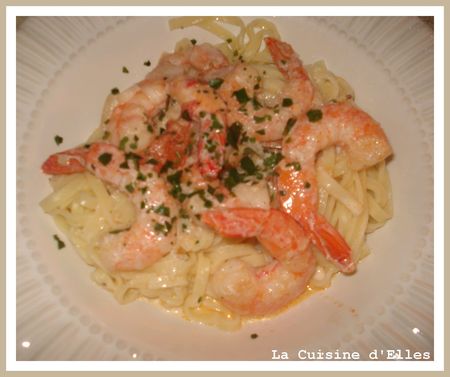 Fettuccine aux crevettes aillées à la crème Fettuccine aux crevettes aillées à la crème