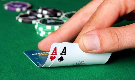 Jouer au poker - Jusqu'à 200 € offerts ici !