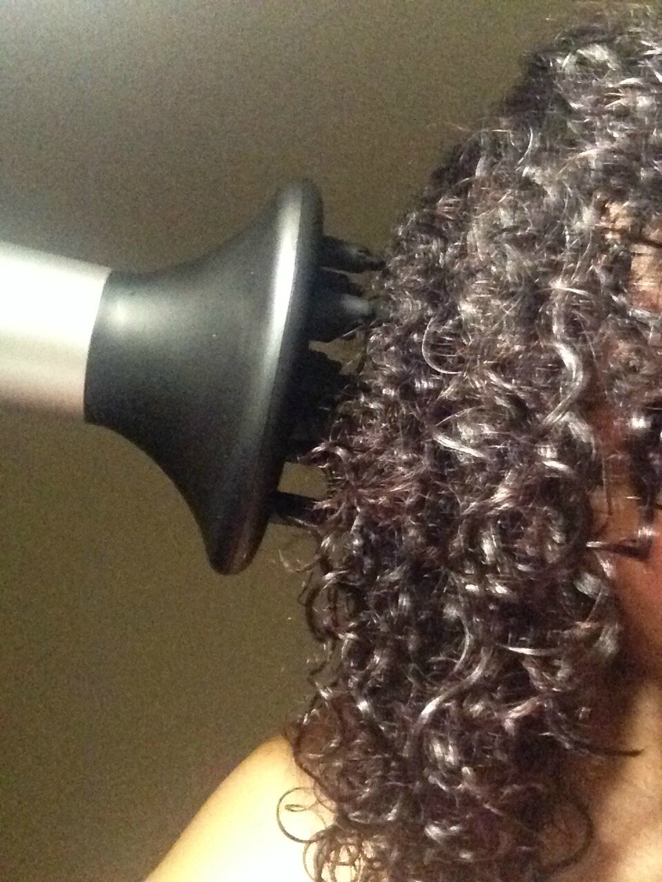 Cheveux bouclés: faut-il avoir peur du diffuseur? Comment bien l'utiliser -  Congratulations! It's a Curl!