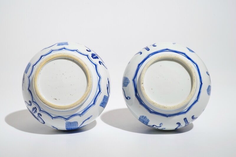 a-pair-of-chinese-blue-and-white-bottle-vases-kangxi-5