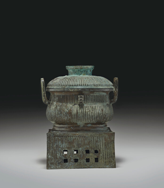 2019_NYR_16950_0831_002(a_pair_of_rare_bronze_ritual_food_vessels_and_covers_on_integral_stand)