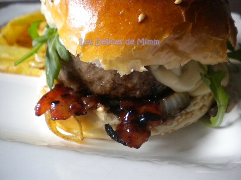 Burger de boeuf limousin, bacon et sauce au cantal 4