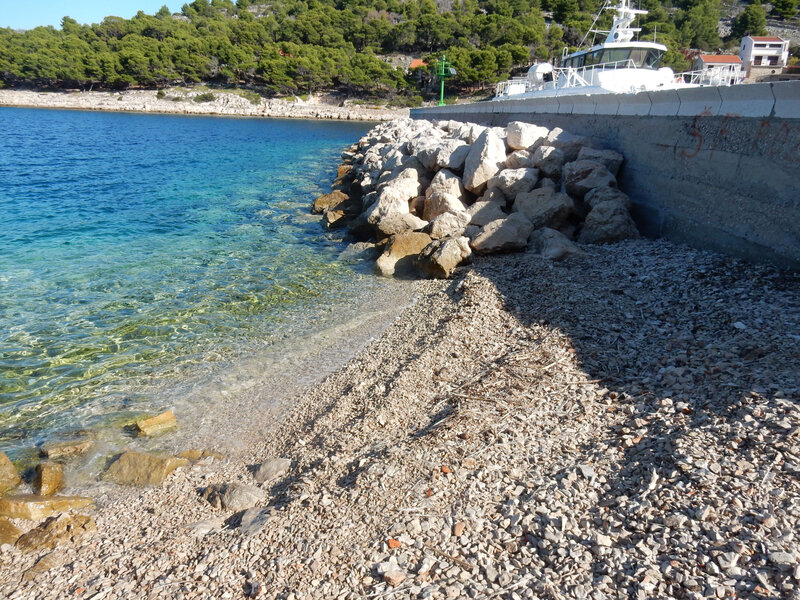 Nettoyage d'une plage de Muna par l'équipage, la plage après, 1er novembre 2019 (2)