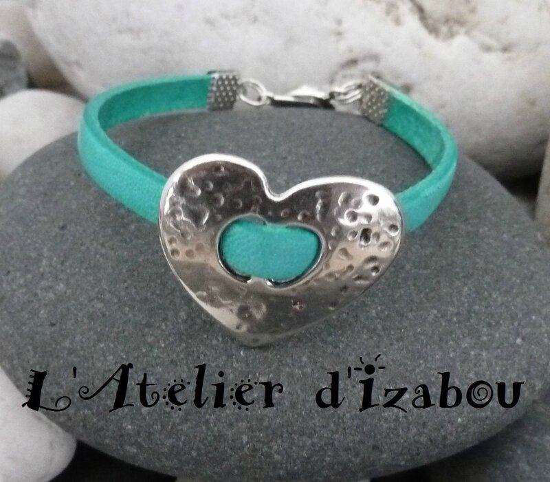 P1120559 Bracelet fille ou ado cuir turquoise et coeur martelé, fermoir pression