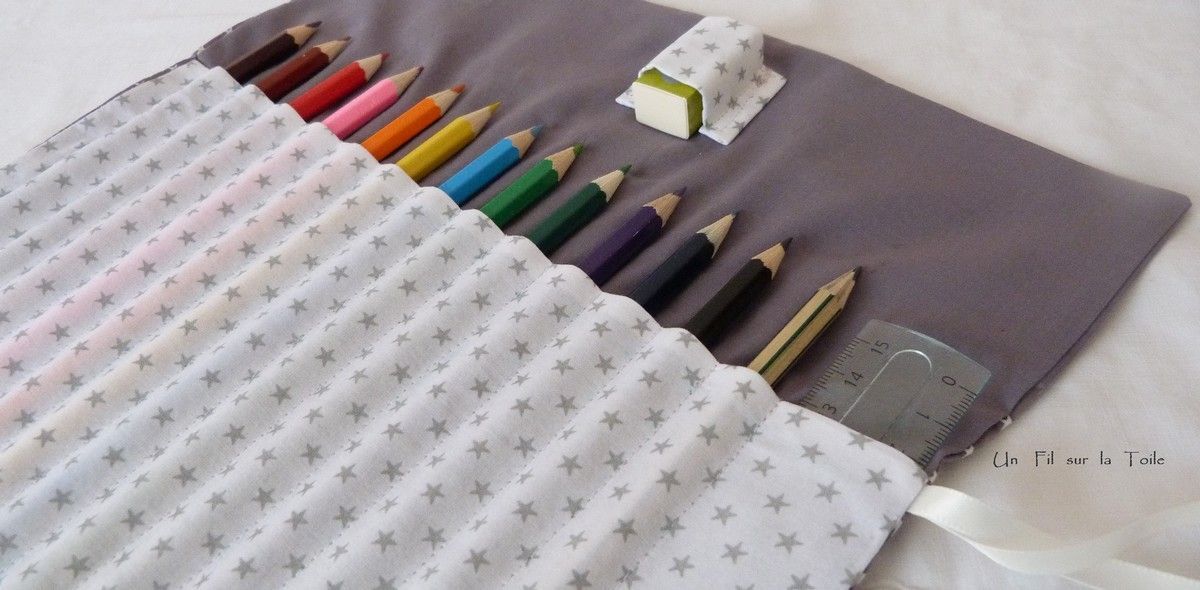 2013 05 Trousse à crayons étoiles grises