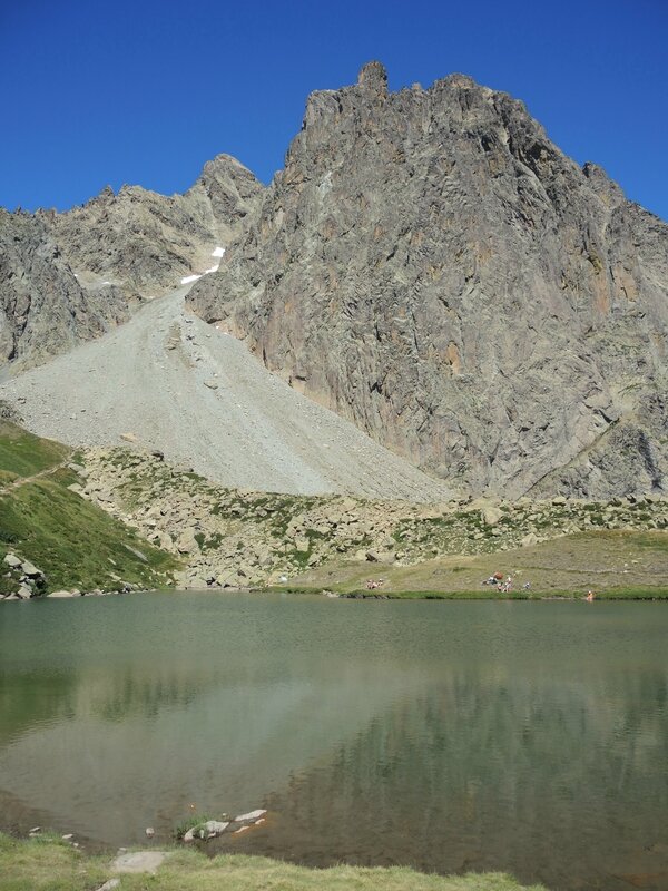 Lac et refuge de Pombie, pic du Midi d'Ossau et lac