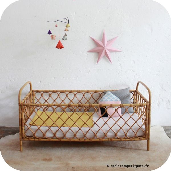 D498w_mobilier-vintage-lit-bebe-rotin-vintage-a