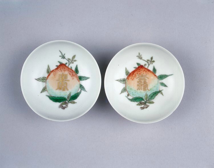 Dish with peaches, Qing dynasty, Kangxi mark and period, about AD 1713