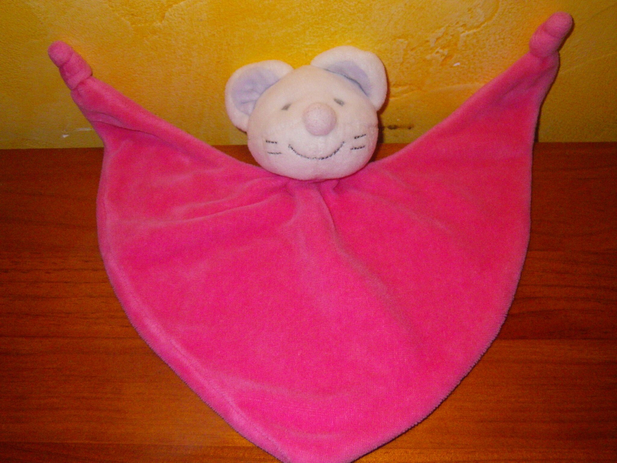 chauve souris rose